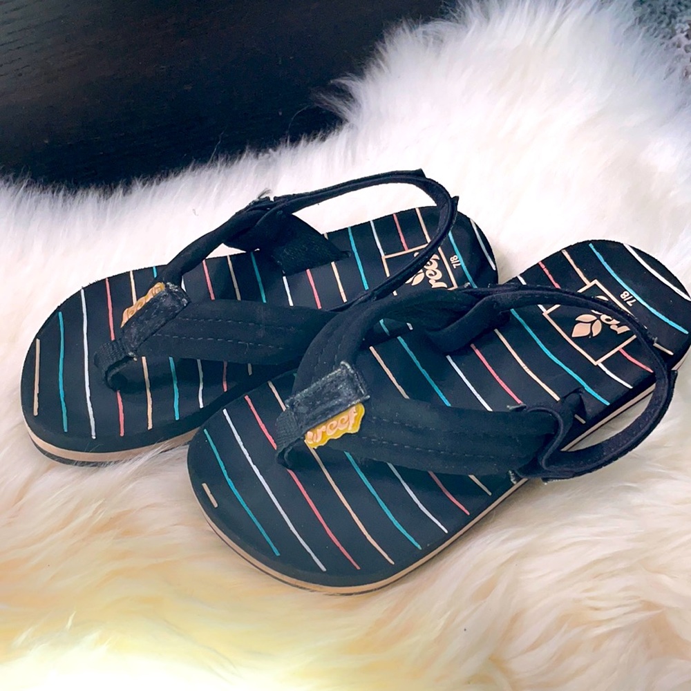 Reef kids black flip flops size 7